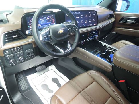 Used 2025 Chevrolet Tahoe High Country image 5