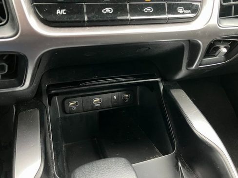 Used 2023 Kia Sorento LX image 5