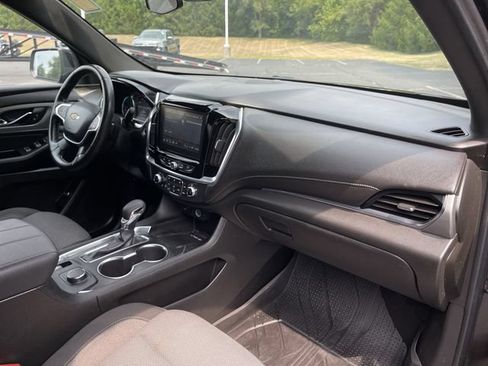 Used 2022 Chevrolet Traverse LT FWD image 28