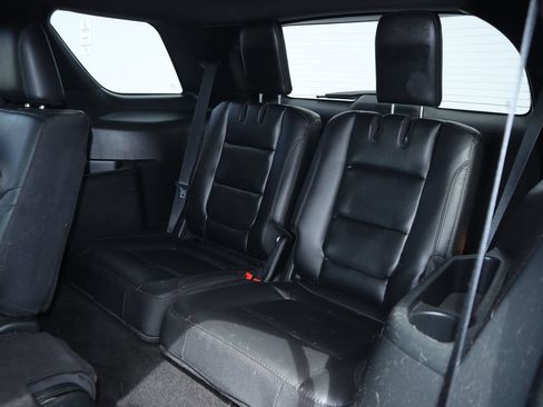 Used 2019 Ford Explorer XLT w/ Equipment Group 202A FWD image 11