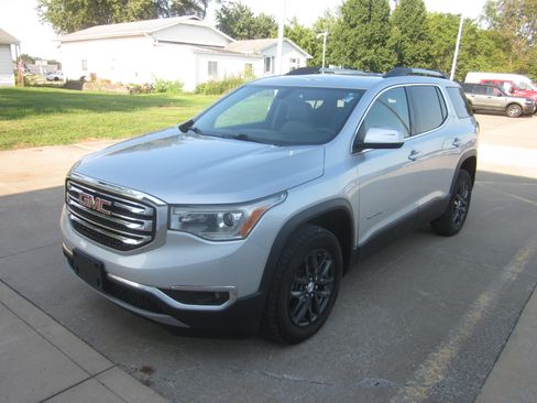 Used 2018 GMC Acadia SLT FWD image 3
