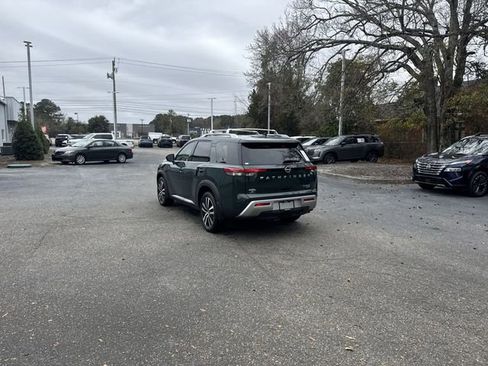 Used 2024 Nissan Pathfinder Platinum image 7