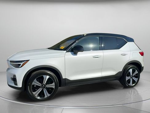 Used 2023 Volvo XC40 Recharge Plus image 14