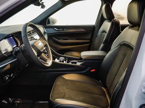 New 2025 Jeep Grand Cherokee L Altitude image 18