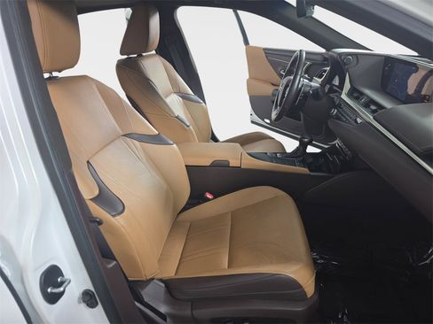 Used 2021 Lexus ES 300h w/ Luxury Package image 11