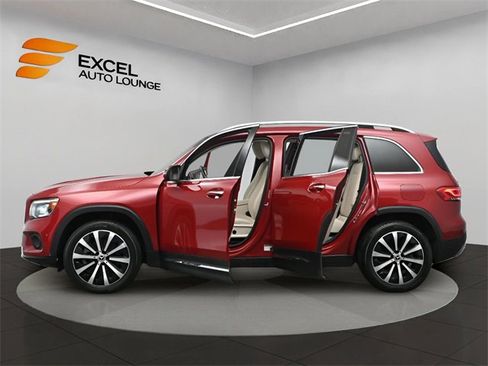 Used 2020 Mercedes-Benz GLB 250 w/ Premium Package image 51