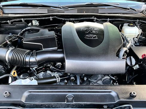 Used 2020 Toyota Tacoma TRD Off-Road w/ Technology Package image 10