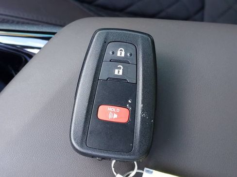 Used 2019 Toyota C-HR Limited FWD image 28