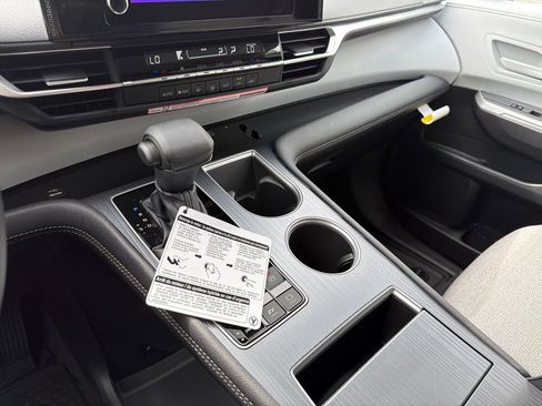 New 2026 Toyota Sienna LE FWD image 30