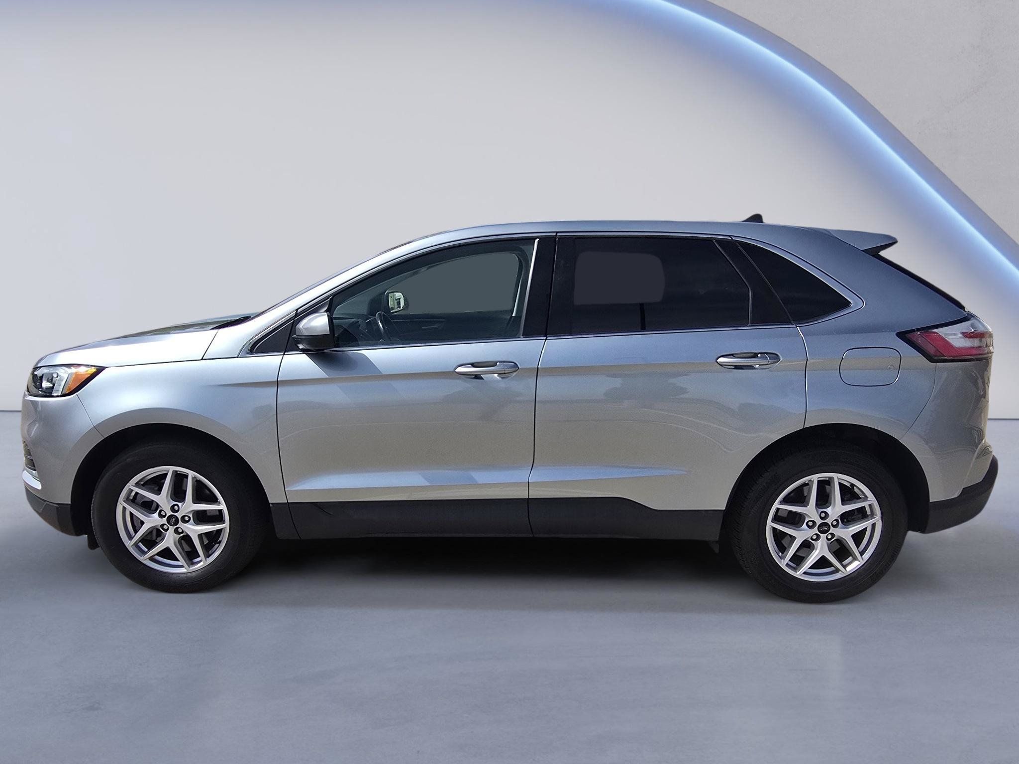 Used 2024 Ford Edge SEL AWD/4WD image 2