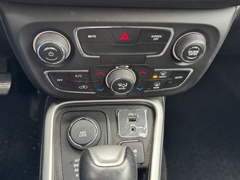 Used 2020 Jeep Compass Latitude w/ Popular Equipment Group image 30