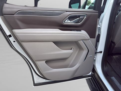 Used 2024 GMC Yukon SLT w/ SLT Premium Package RWD image 20