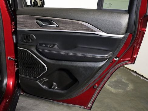 Used 2022 Jeep Grand Cherokee Limited 4xe image 33