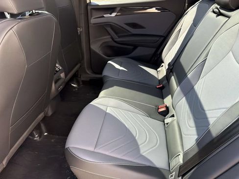 New 2026 Volkswagen Tiguan SE R-Line FWD image 11