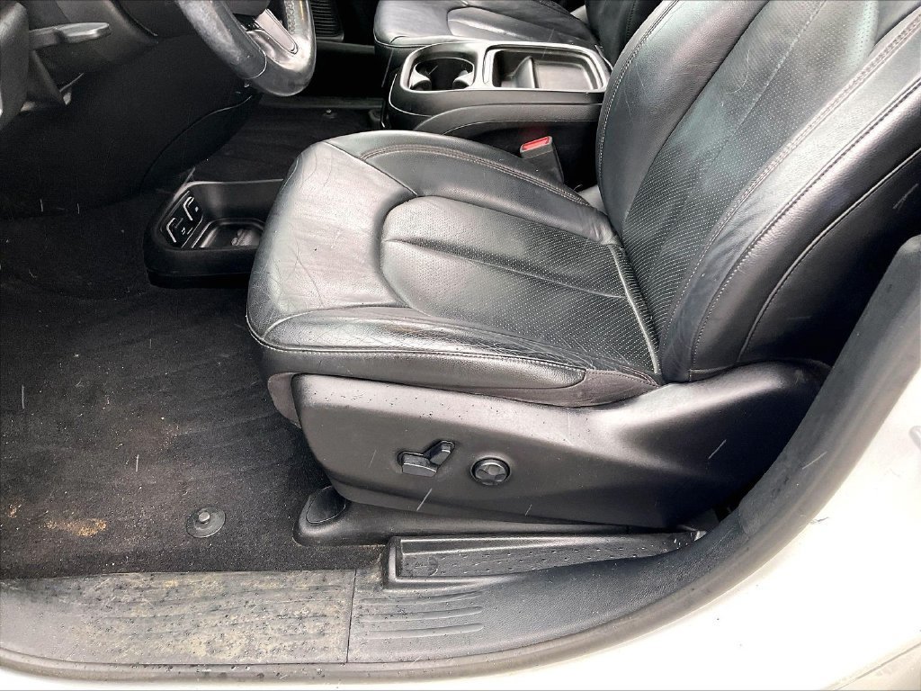Used 2020 Chrysler Pacifica Touring-L FWD image 30