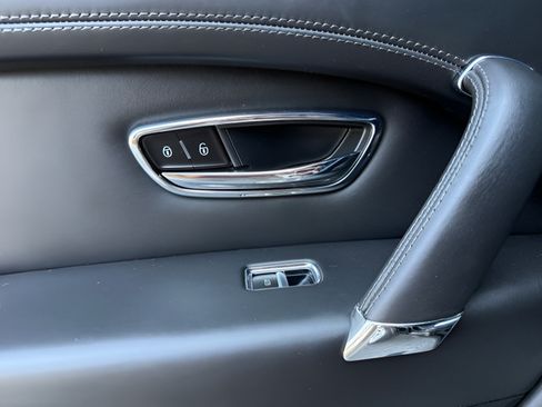 Used 2019 Bentley Bentayga AWD/4WD image 25