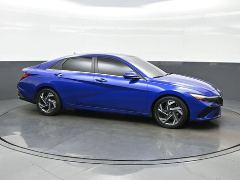 Certified 2024 Hyundai Elantra SEL w/ Convenience Package FWD image 7
