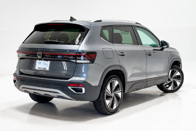 Used 2025 Volkswagen Taos SE AWD/4WD image 34