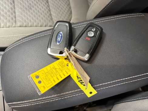 Used 2020 Ford Escape SE image 26