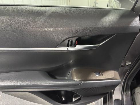 Used 2022 Toyota Camry SE image 17