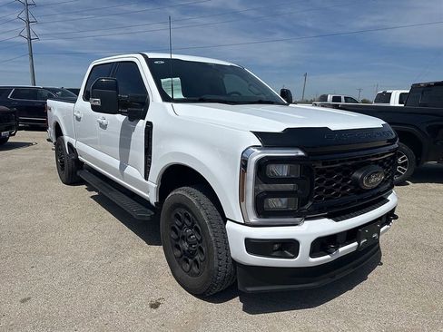 Used 2025 Ford F250 Lariat w/ Black Appearance Package image 3