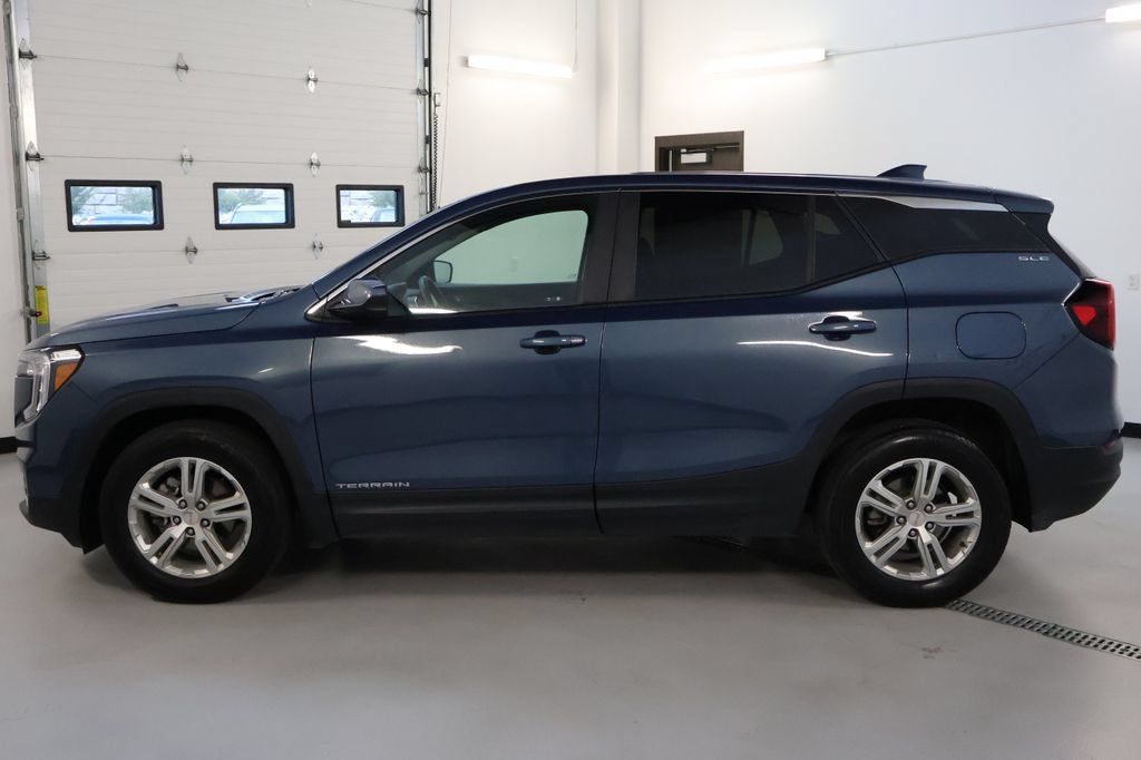 Used 2024 GMC Terrain SLE AWD/4WD image 4