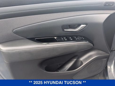 Used 2025 Hyundai Tucson Limited AWD/4WD image 12