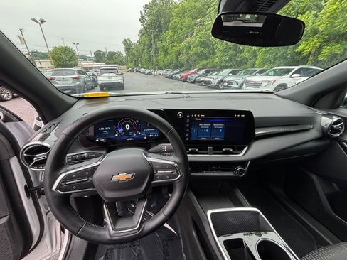 Used 2025 Chevrolet Equinox LT FWD image 28