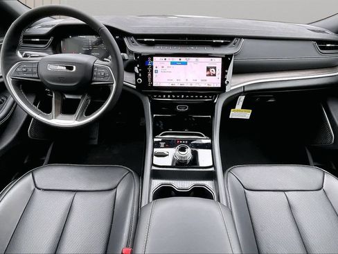 New 2026 Jeep Grand Cherokee Limited w/ Luxury Tech Group II AWD/4WD image 9