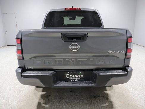 Used 2024 Nissan Frontier SV AWD/4WD image 3