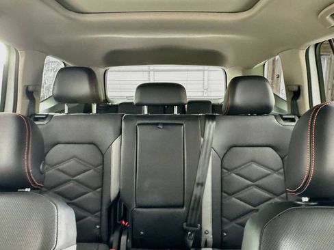 Used 2024 Volkswagen Atlas Peak Edition SE AWD/4WD image 21