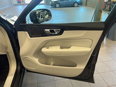 Used 2022 Volvo XC60 B6 Inscription w/ Protection Package Premier image 14