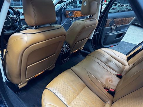 Used 2016 Jaguar XJ R-Sport image 44