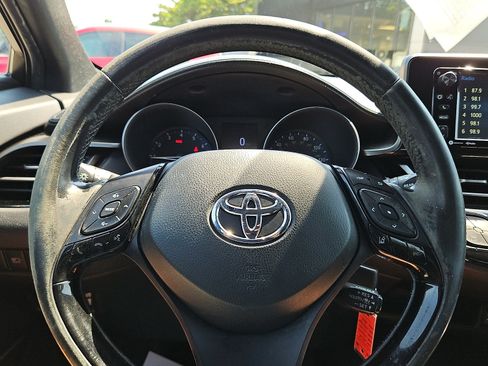 Used 2018 Toyota C-HR XLE FWD image 18