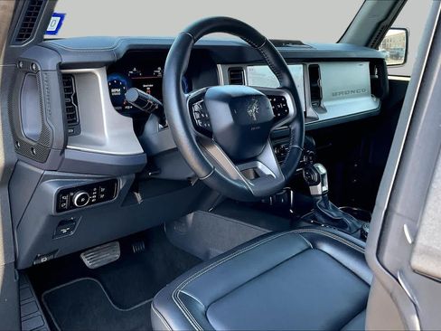 Used 2025 Ford Bronco Outer Banks AWD/4WD image 16