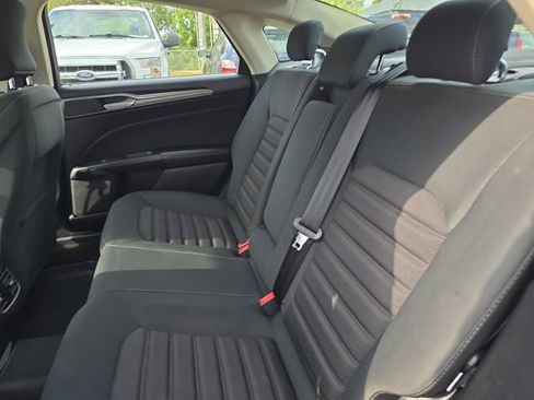 Certified 2018 Ford Fusion SE w/ Fusion SE Technology Package FWD image 22