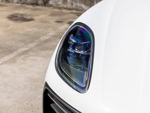 Certified 2026 Porsche Macan AWD/4WD image 14