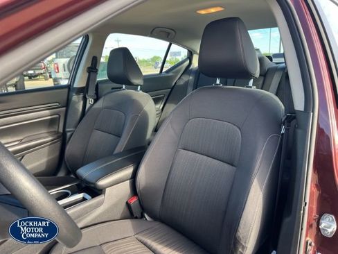 Used 2024 Nissan Altima 2.5 SV FWD image 12