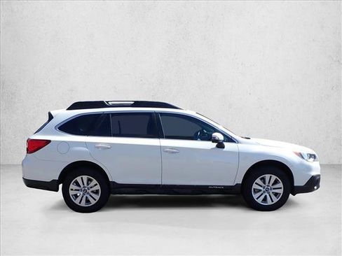 Used 2016 Subaru Outback 2.5i Premium AWD/4WD image 5