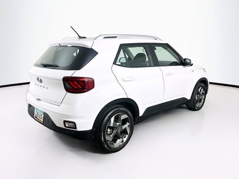Used 2025 Hyundai Venue SEL FWD image 9