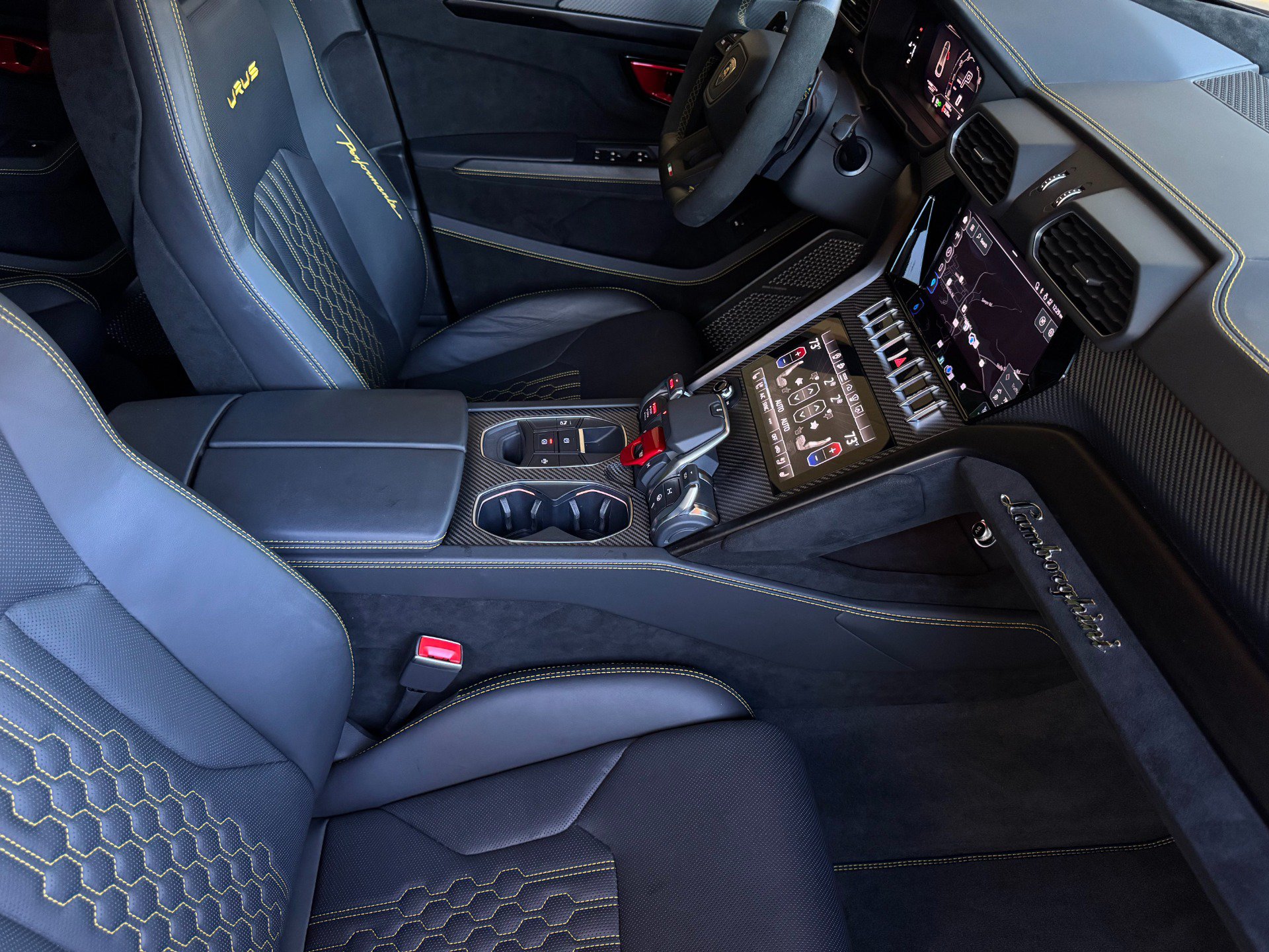 Used 2024 Lamborghini Urus Performante AWD/4WD image 25