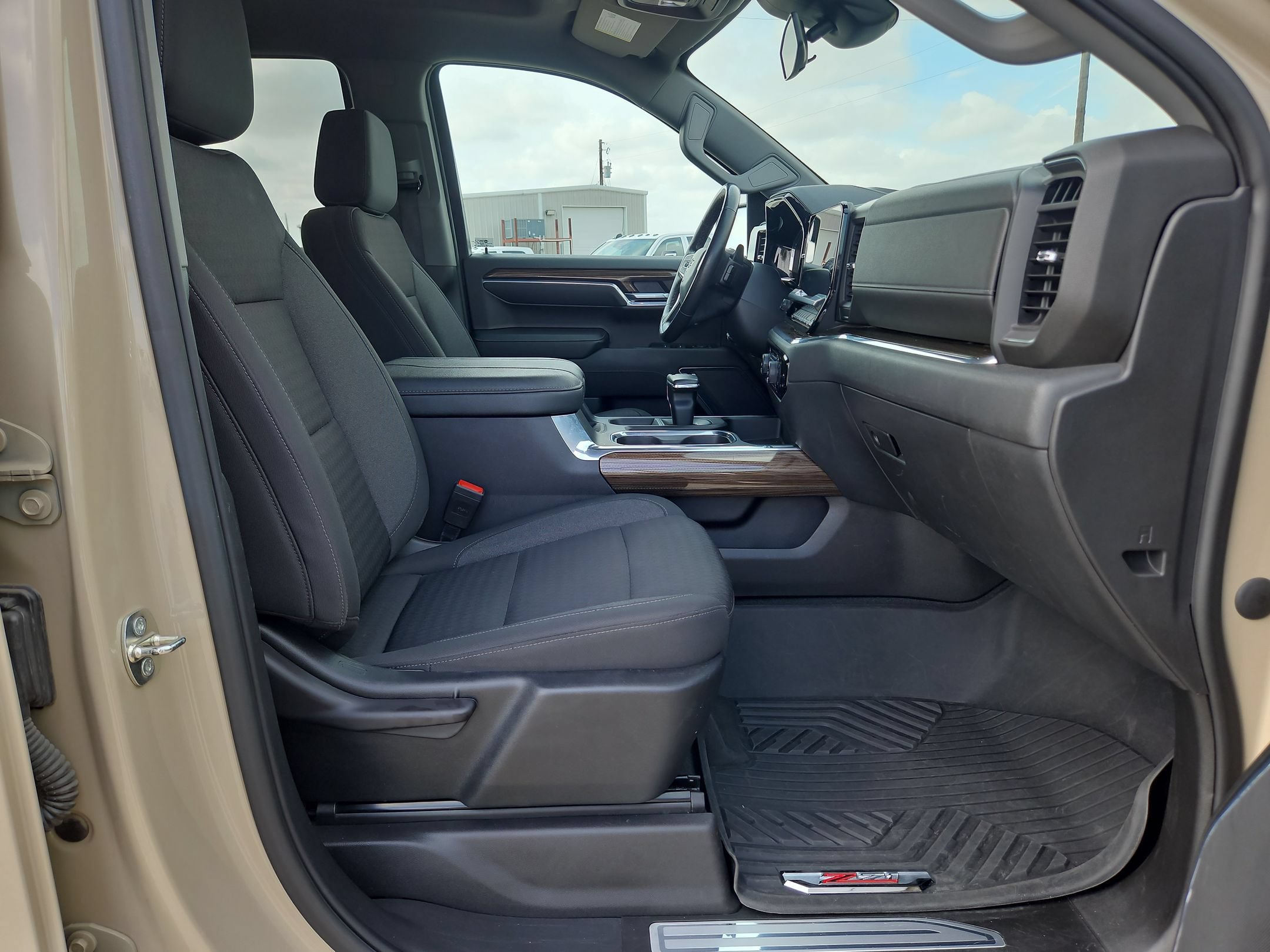 Used 2023 Chevrolet Silverado 1500 LT Trail Boss w/ LPO, Dark Essentials Package AWD/4WD image 27