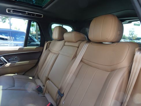 Used 2025 Land Rover Range Rover SE AWD/4WD image 15