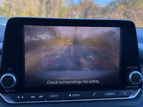 Used 2024 Nissan Rogue SV image 16
