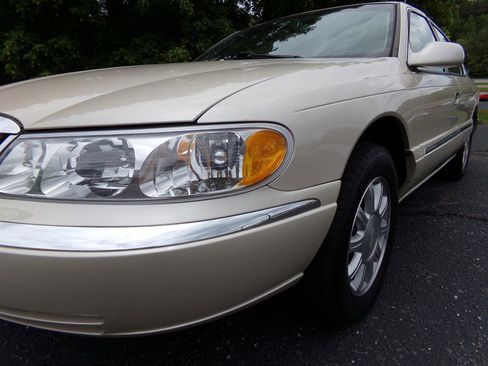 Used 2001 Lincoln Continental image 5