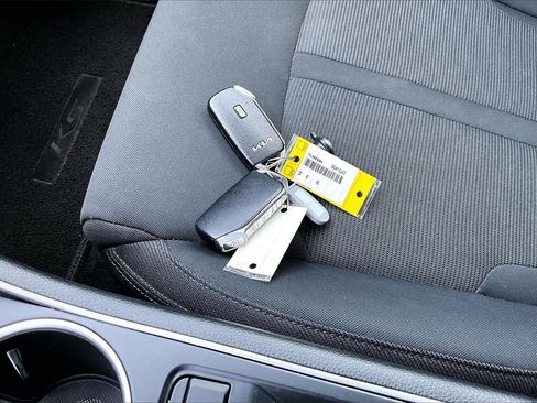 Used 2022 Kia K5 LXS image 29