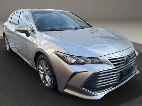 Used 2022 Toyota Avalon XLE image 3