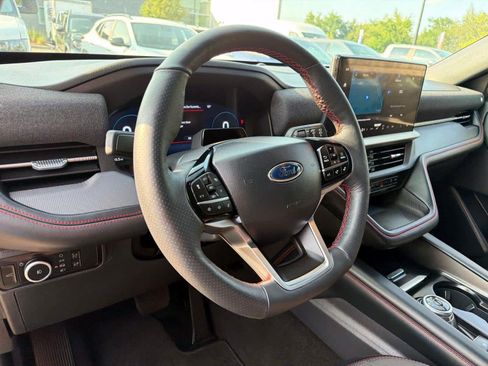 Used 2025 Ford Explorer ST-Line w/ ST-Line Street Pack AWD/4WD image 16