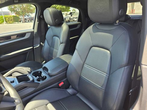 Used 2024 Porsche Cayenne S AWD/4WD image 22