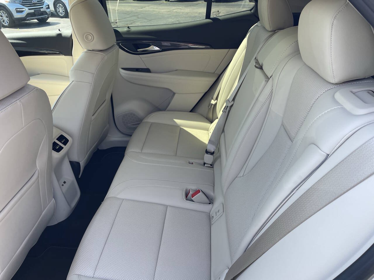 Used 2023 Buick Envision Essence AWD/4WD image 4